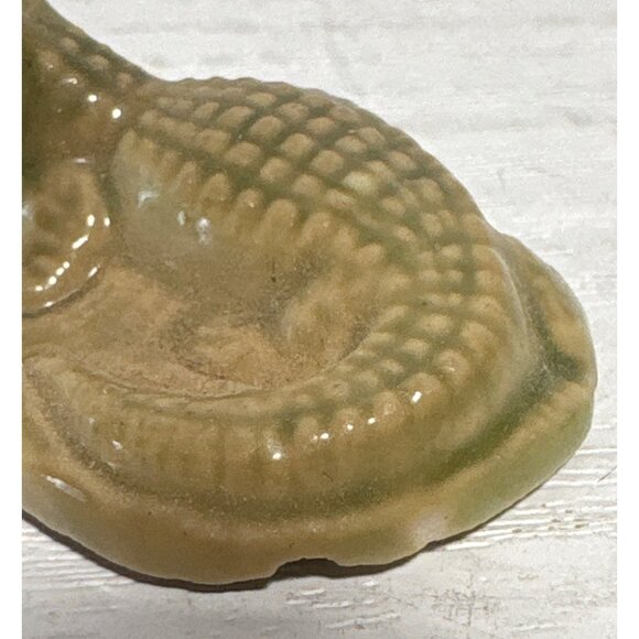 Miniature Vintage Wade Whimsies England Ceramic Alligator Figurine Red Rose Tea - Picture 3 of 5